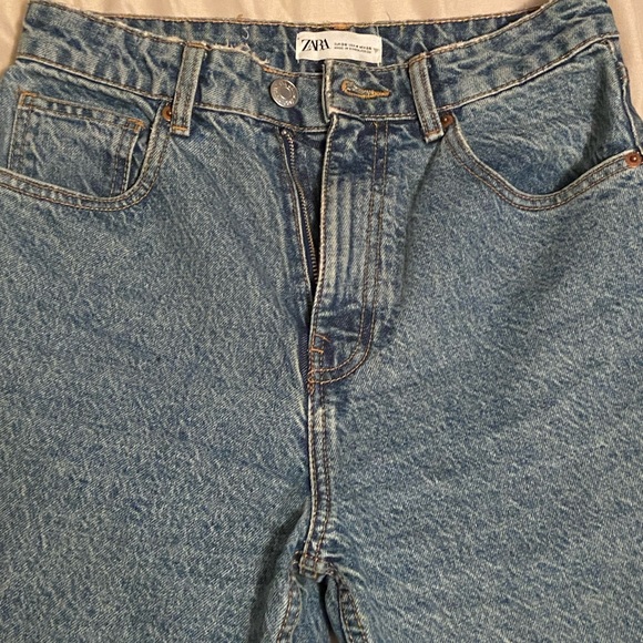 Zara Denim - Classic Mom Fit Zara Jean